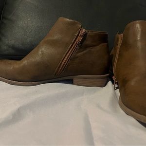 No heel brown booties size 7
